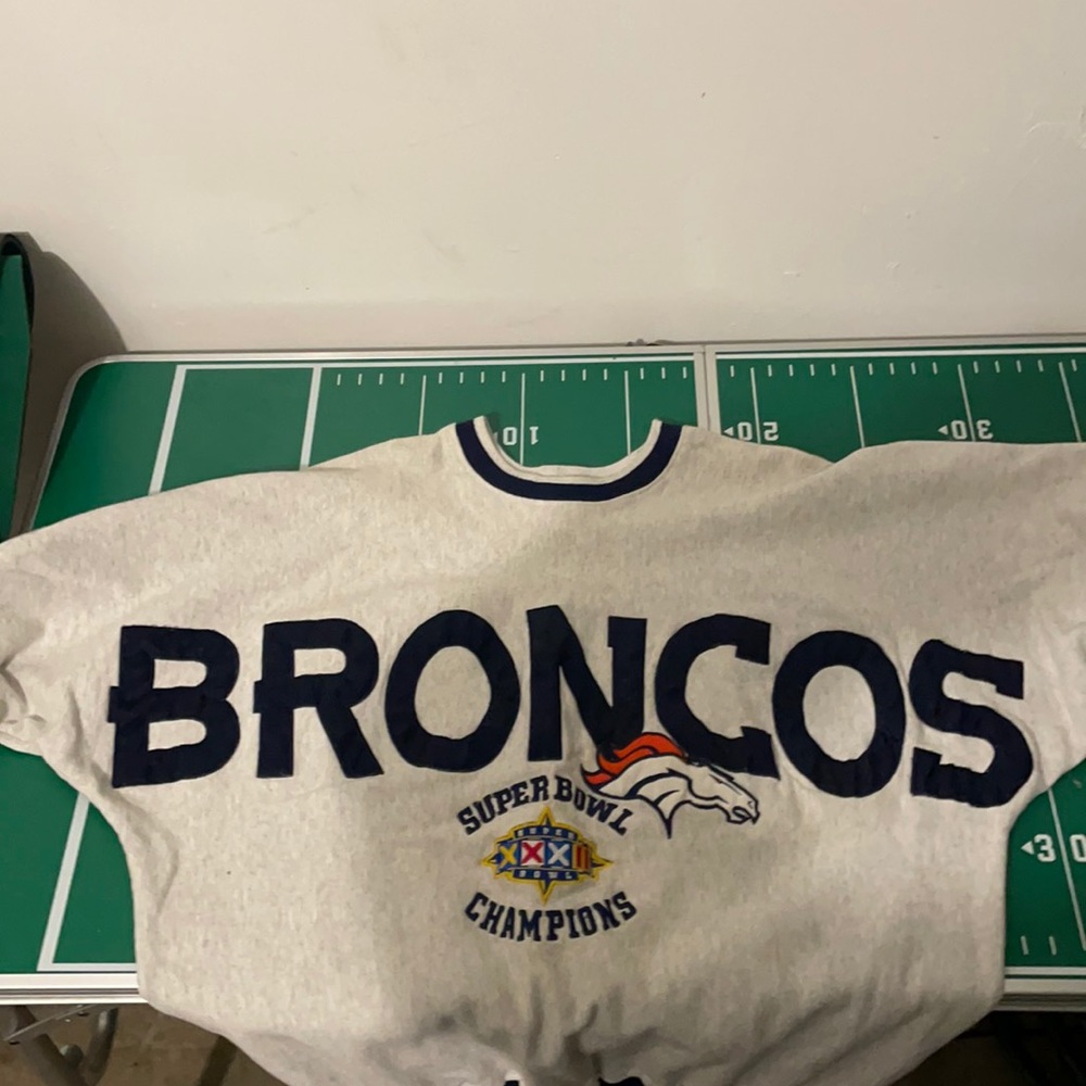 Vintage Broncos Super Bowl xxx11 (32) crew neck